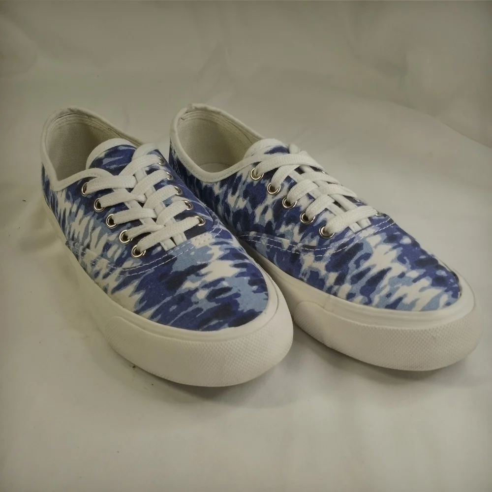 𝅺AVON Blue & White Tie-Dyed Sneakers